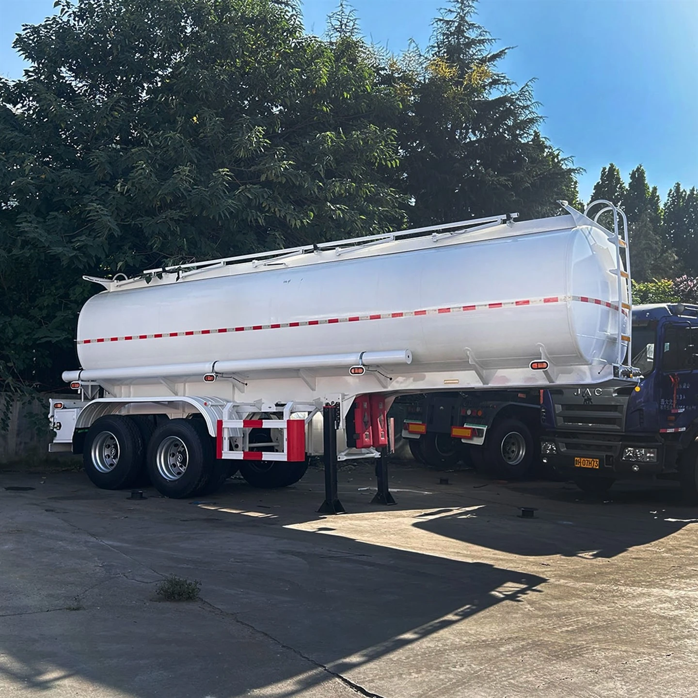 Højkvalitets 2-akslet Brændstoftanker Semi Trailer Olie Tanker Semi Trailer Tilpasset